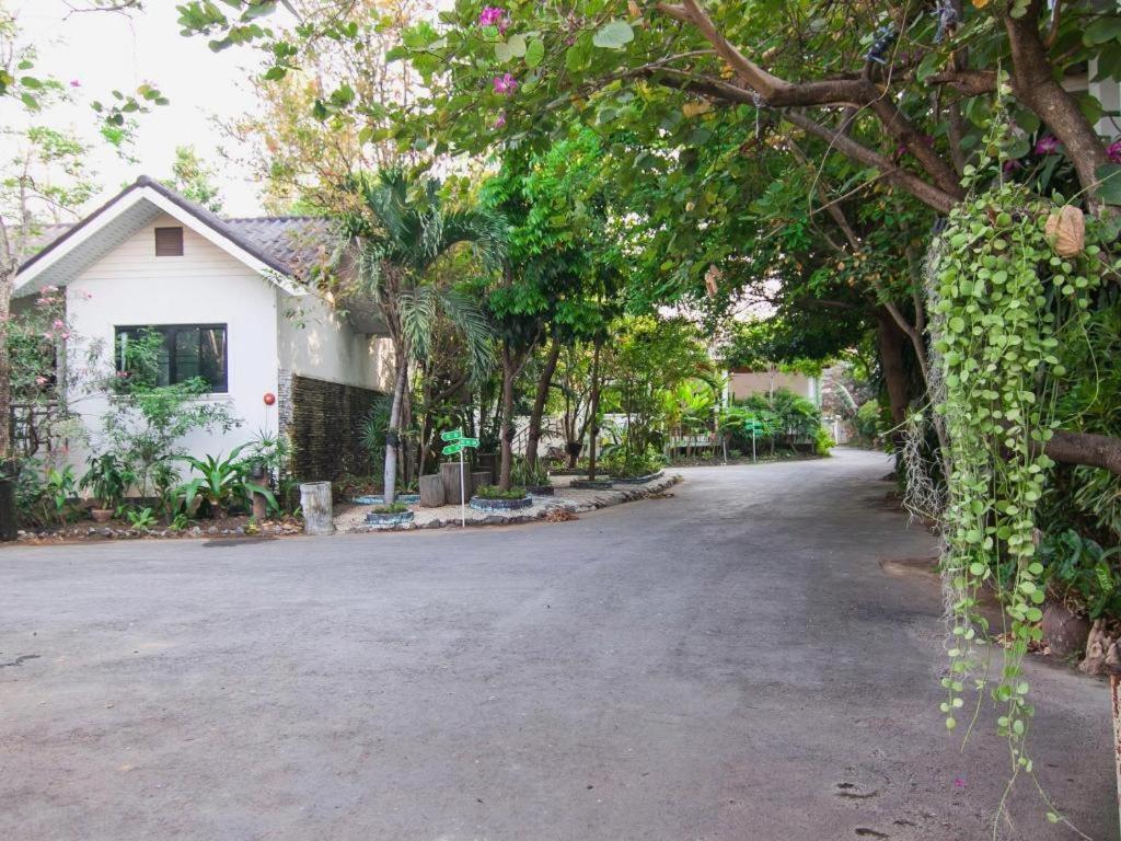 Chayada Garden House And Resort Hotel Nakhonratchasima Exterior foto